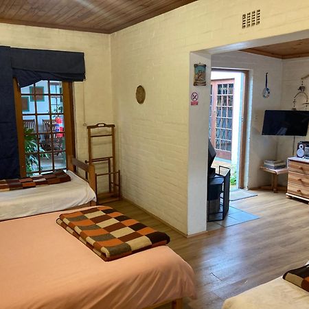 Haus Barbara Guest House Bredasdorp Bagian luar foto