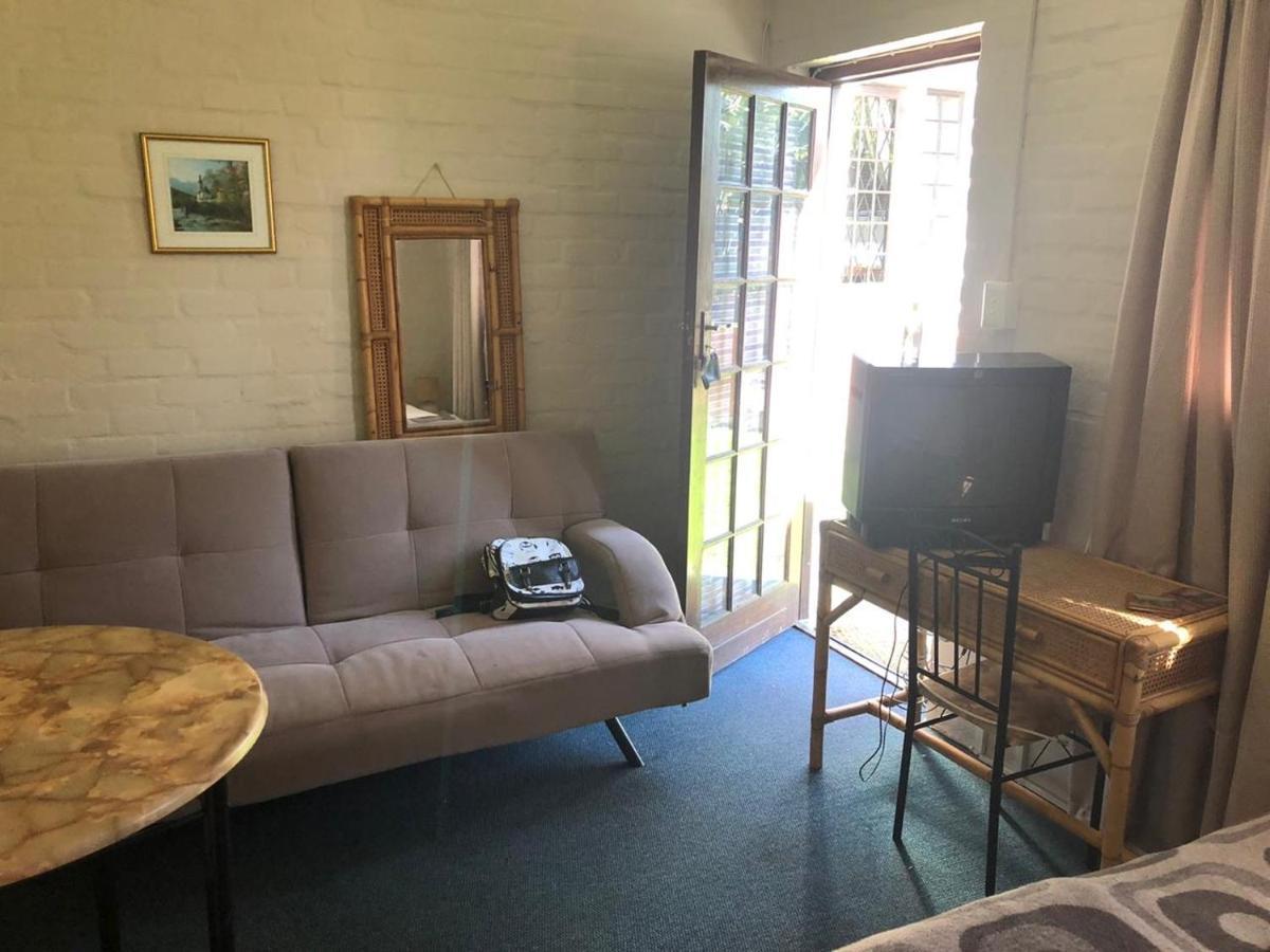 Haus Barbara Guest House Bredasdorp Bagian luar foto