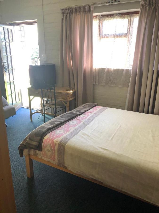 Haus Barbara Guest House Bredasdorp Bagian luar foto