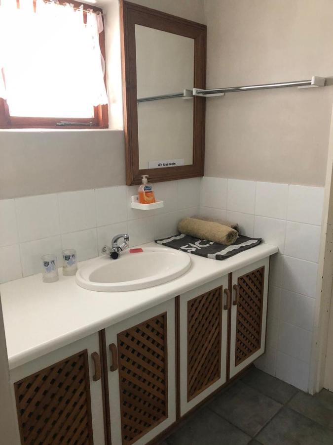 Haus Barbara Guest House Bredasdorp Bagian luar foto