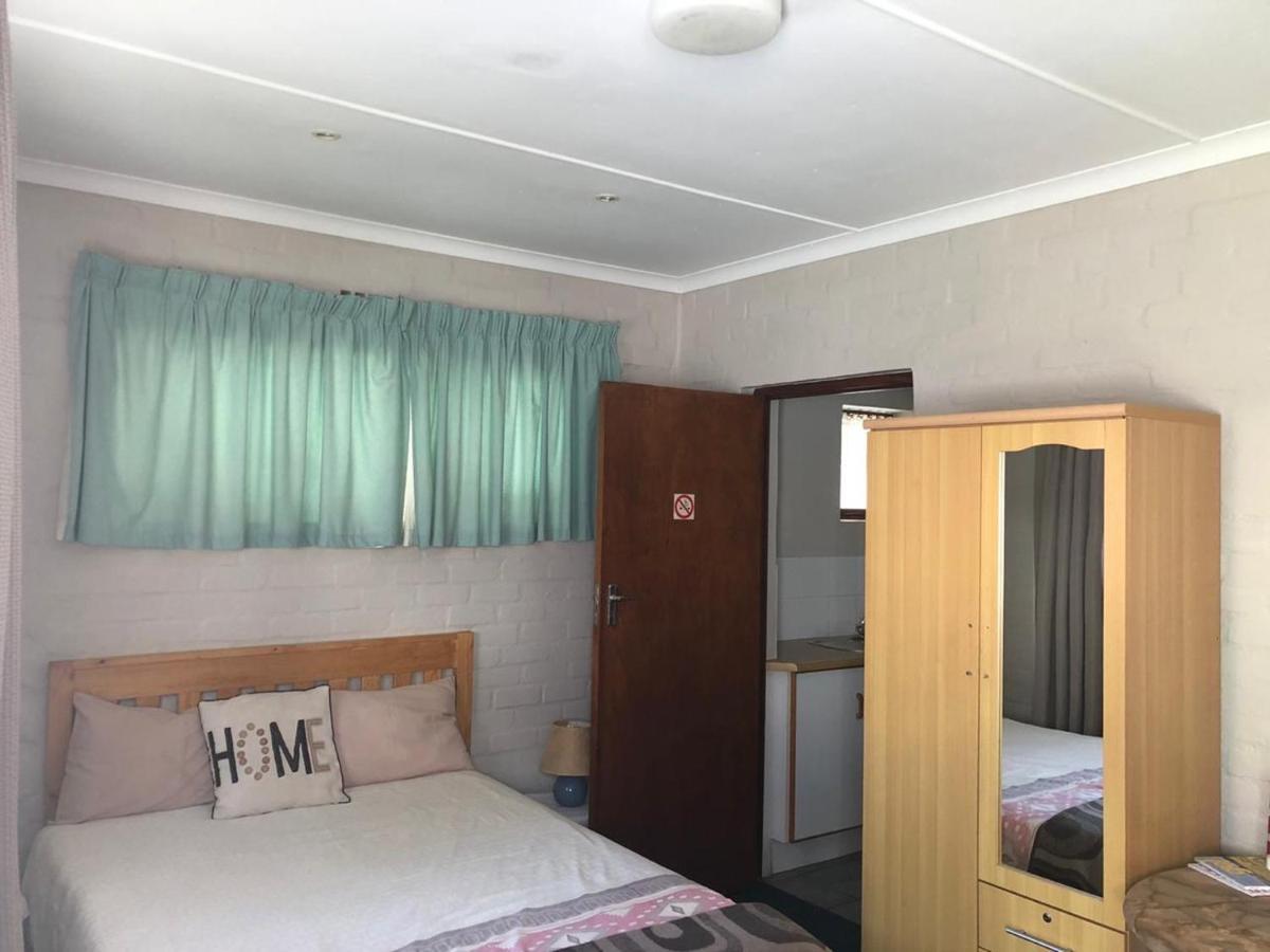 Haus Barbara Guest House Bredasdorp Bagian luar foto