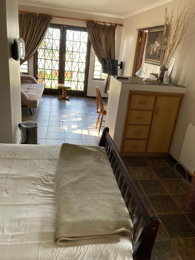 Haus Barbara Guest House Bredasdorp Bagian luar foto