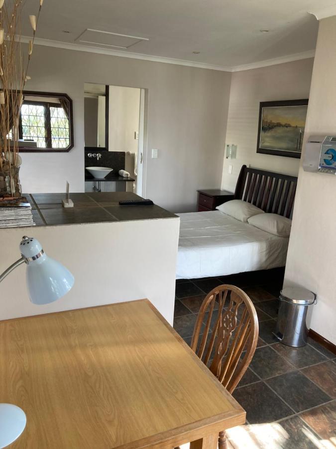 Haus Barbara Guest House Bredasdorp Bagian luar foto