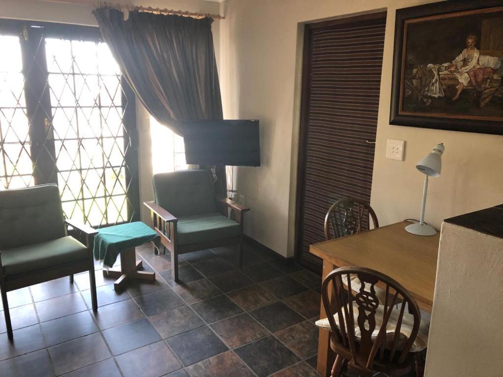 Haus Barbara Guest House Bredasdorp Bagian luar foto