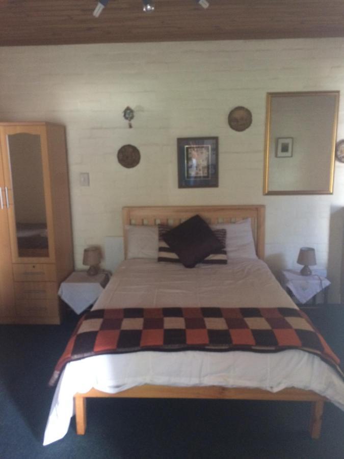 Haus Barbara Guest House Bredasdorp Bagian luar foto